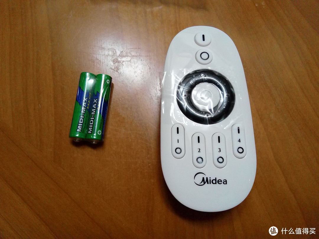 美的 Midea 照明  繁花 70瓦LED吸顶灯带遥控款测评