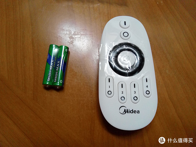 美的 Midea 照明  繁花 70瓦LED吸顶灯带遥控款测评