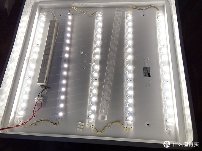 美的 Midea 照明  繁花 70瓦LED吸顶灯带遥控款测评