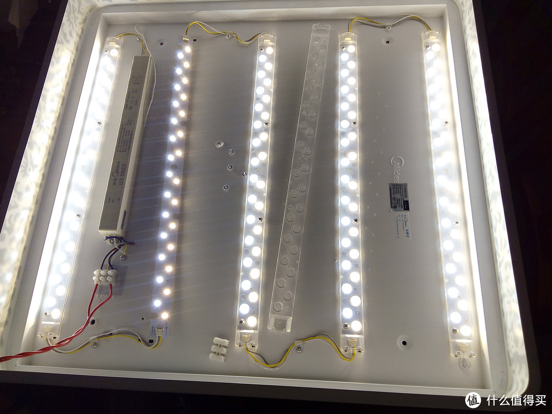 美的 Midea 照明  繁花 70瓦LED吸顶灯带遥控款测评