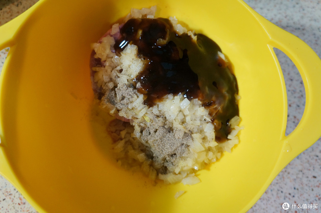 以“嫩牛五方”法制作黑椒牛肉馅饼，分享下自制美味馅饼的一些心得