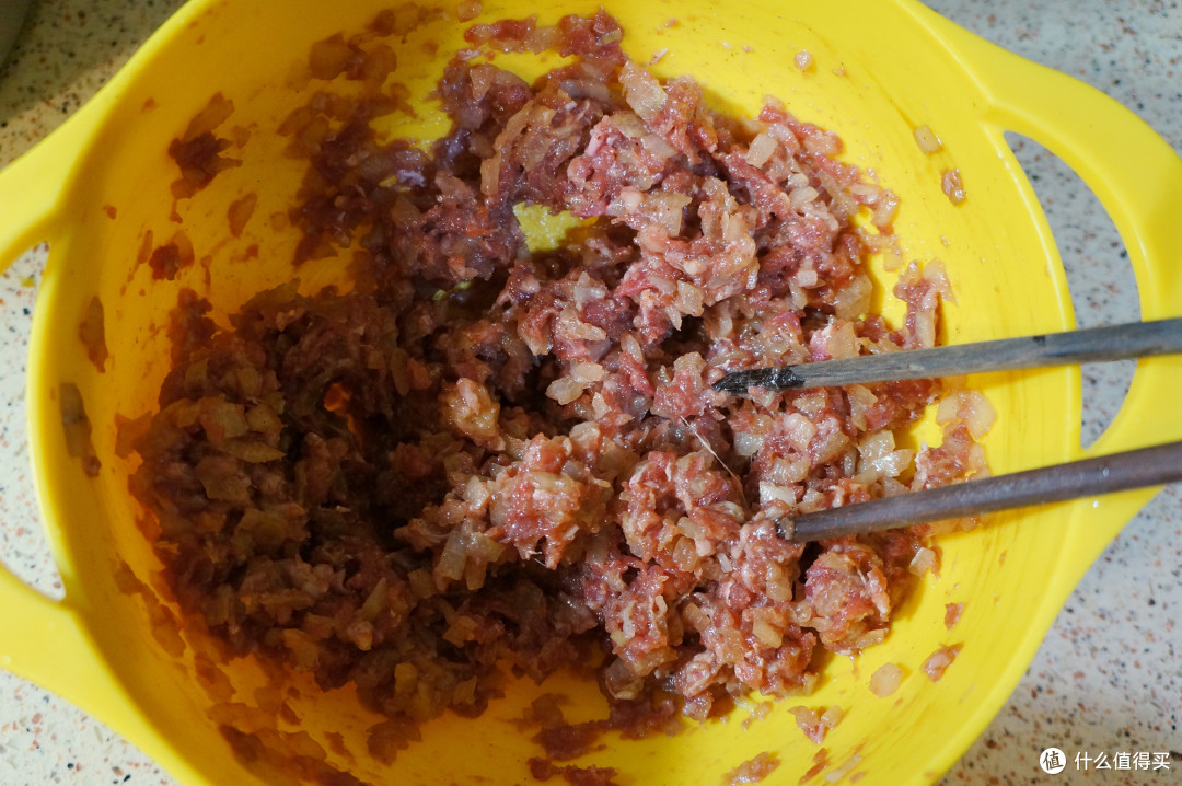 以“嫩牛五方”法制作黑椒牛肉馅饼,分享下自制美味馅饼的一些心得