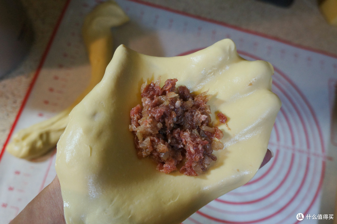 以“嫩牛五方”法制作黑椒牛肉馅饼,分享下自制美味馅饼的一些心得