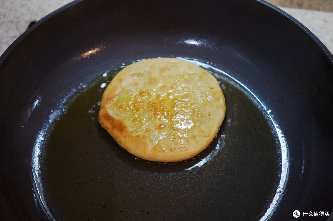 以“嫩牛五方”法制作黑椒牛肉馅饼，分享下自制美味馅饼的一些心得