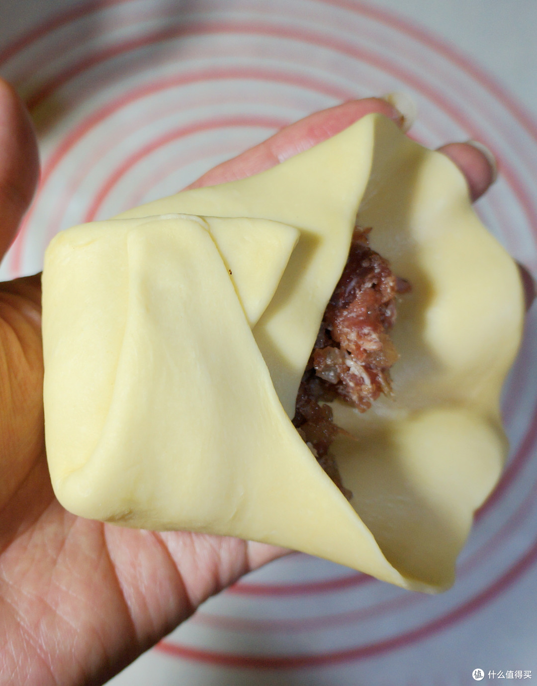以“嫩牛五方”法制作黑椒牛肉馅饼,分享下自制美味馅饼的一些心得