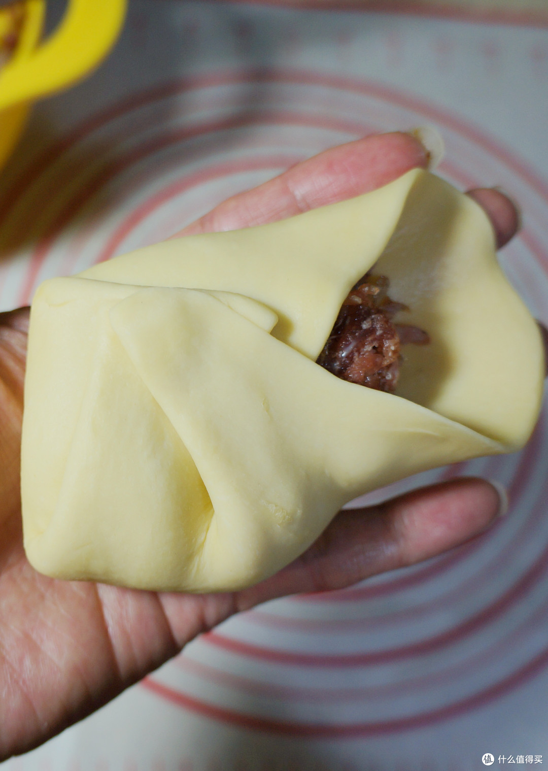 以“嫩牛五方”法制作黑椒牛肉馅饼,分享下自制美味馅饼的一些心得
