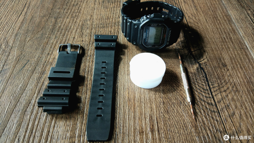 Casio 卡西欧 G-SHOCK DW5600E-1V换表带重焕新生