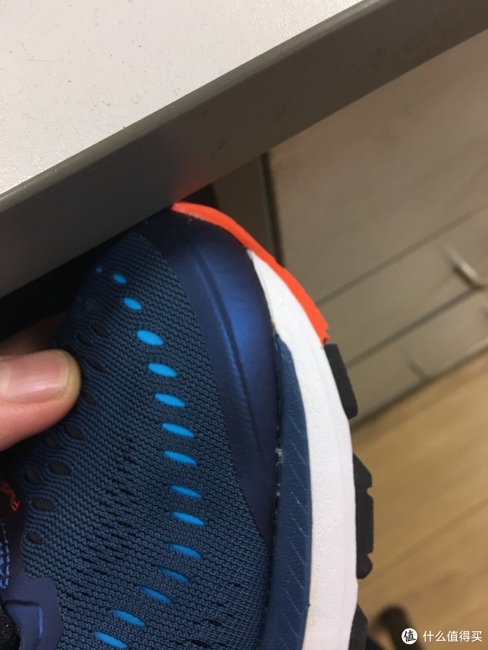 胶 胶