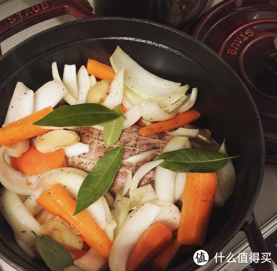 STAUB 珐琅铸铁锅 开锅菜