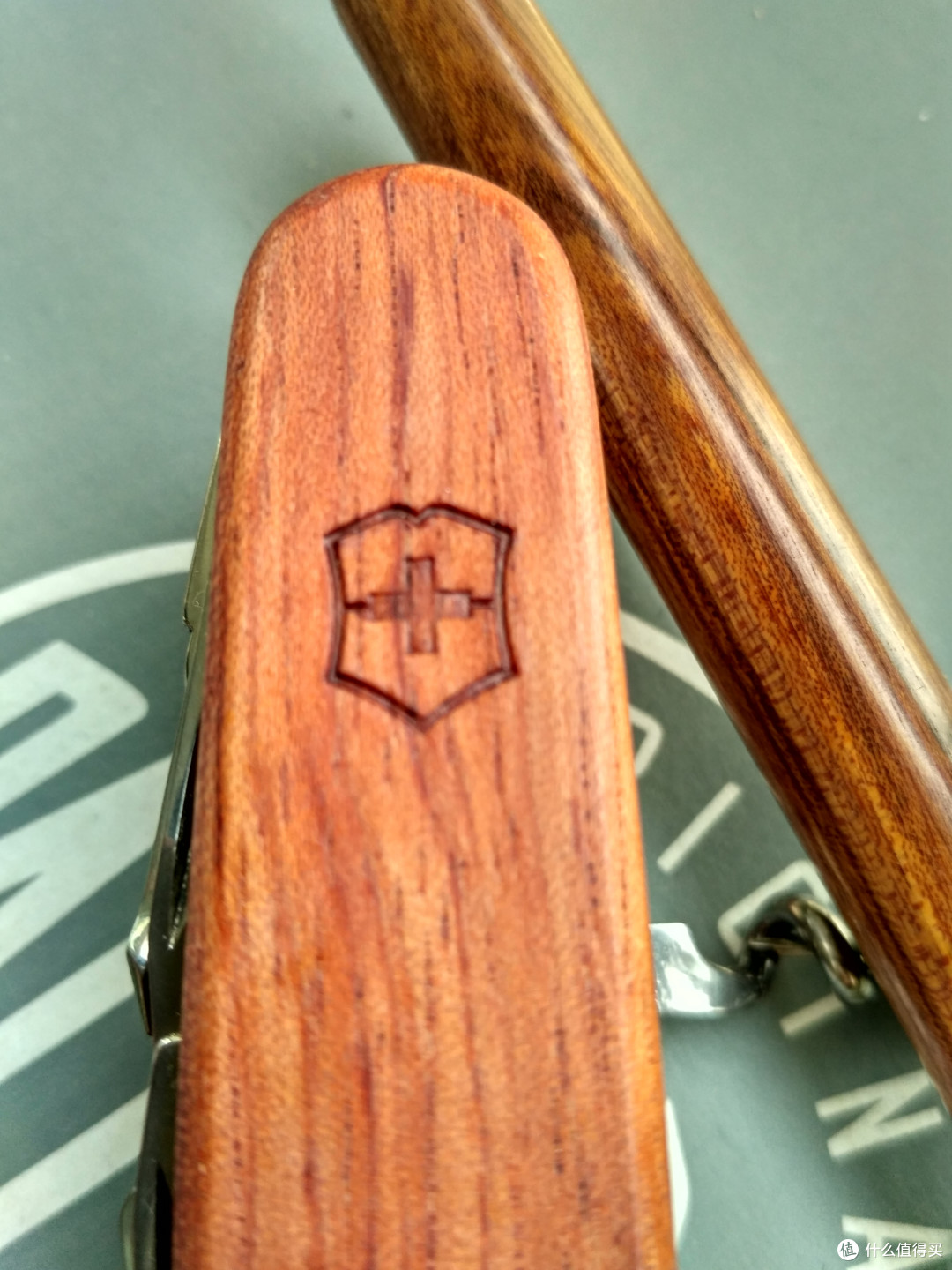 小情调 —VICTORINOX 维氏 英雄 1.6794.69 实木刀面  初把玩