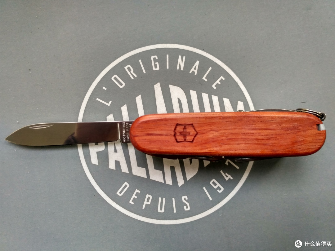 小情调 —VICTORINOX 维氏 英雄 1.6794.69 实木刀面  初把玩