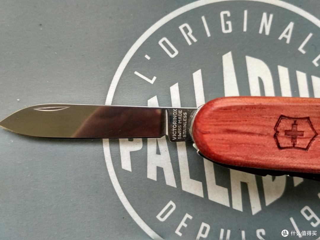 小情调 —VICTORINOX 维氏 英雄 1.6794.69 实木刀面  初把玩