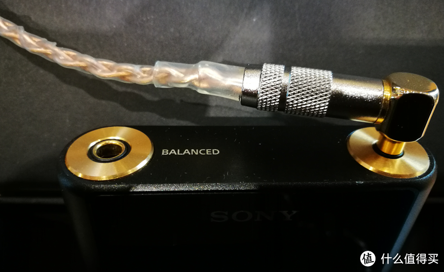 SONY 索尼还能这么玩?!双黑组合—黑砖+黑黄鹂: SONY 索尼 NW-WM1A 无损HIFI播放器