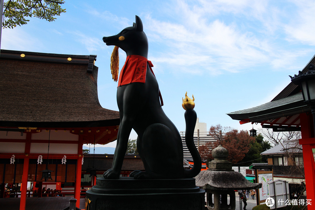 摘自百度百科)伏见稻荷大社是遍布日本全国3万余座稻荷神社的总社本宫