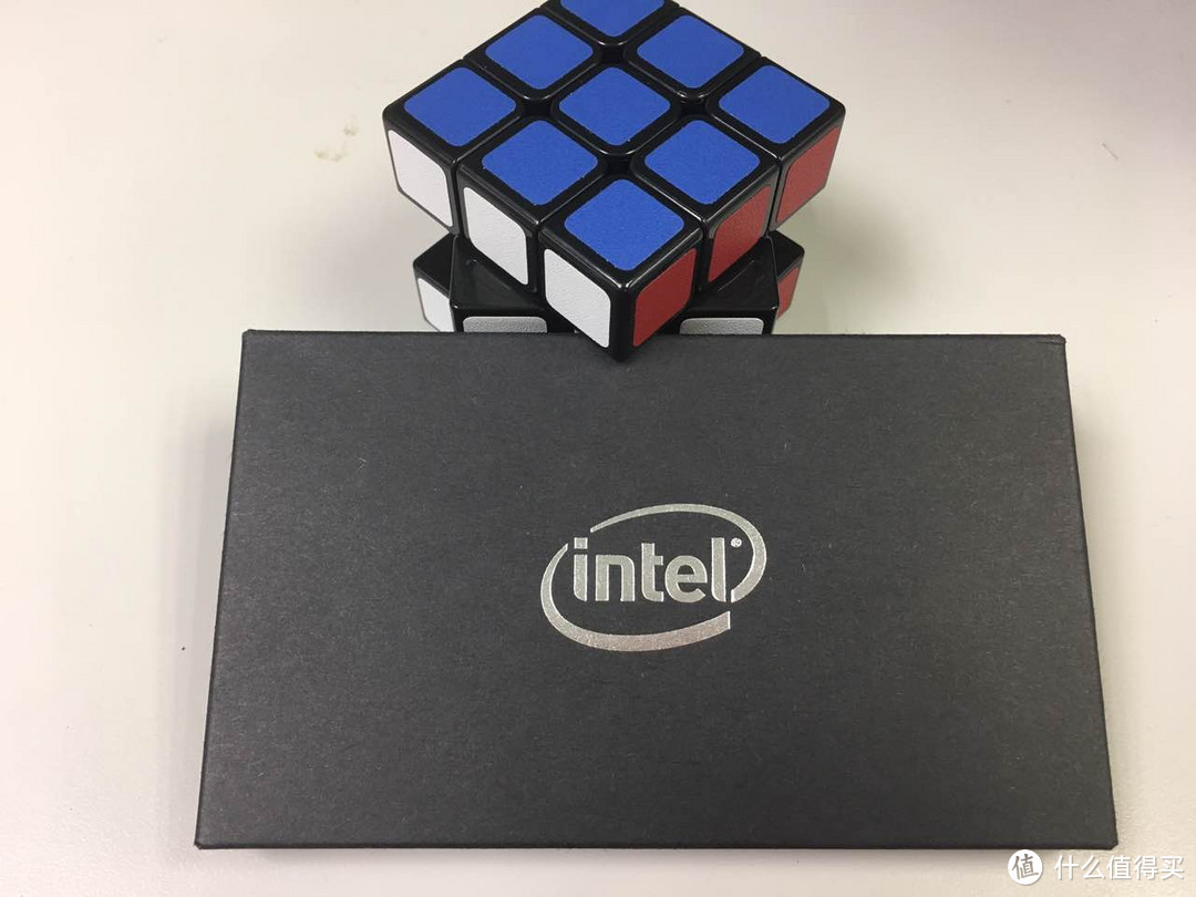 Intel 文创 移动电源 开箱