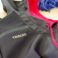 迪卡侬 TRIBORD-B 女款冲锋衣外观设计(帽子|布料|拉链|袖子|口袋)