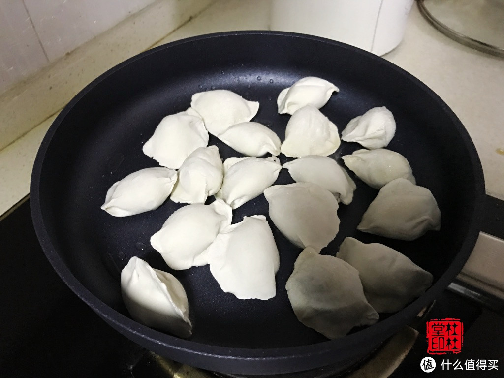 做一次煎饺试试粘不粘 — 德国 WOLL 弗欧 蓝宝石24CM 煎锅 开箱