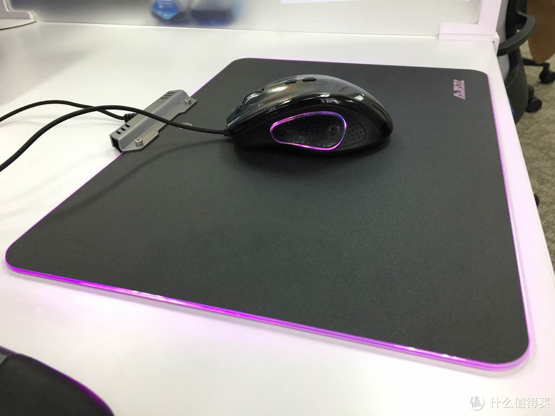 第一中奖 AJAZZ黑爵 Pad RGB 游戏发光 鼠标垫 轻众测