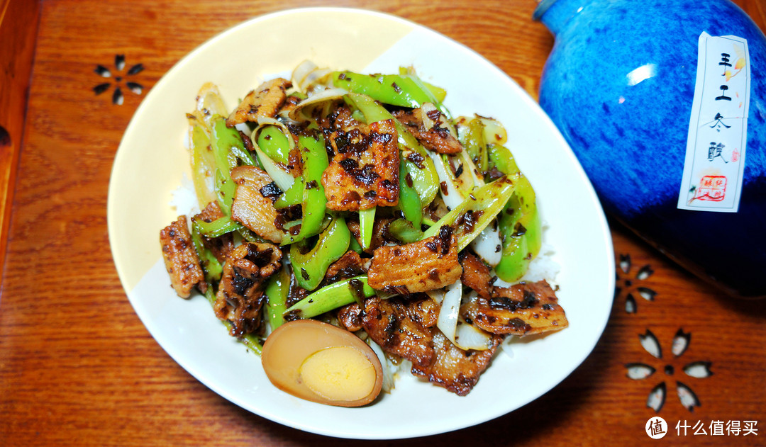 只嫌米饭不够多！分享一个更好吃的青椒炒肉盖饭做法
