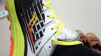 圣康尼 Triumph ISO 2 男款顶级缓震跑鞋使用感受(性能|缓冲作用)