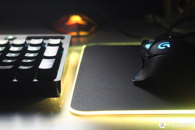 神说,要有光 —— AJAZZ黑爵 Pad RGB 游戏发光 鼠标垫测评