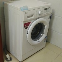 LG WD-N12435D 洗衣机外观展示(滚筒|排水孔)