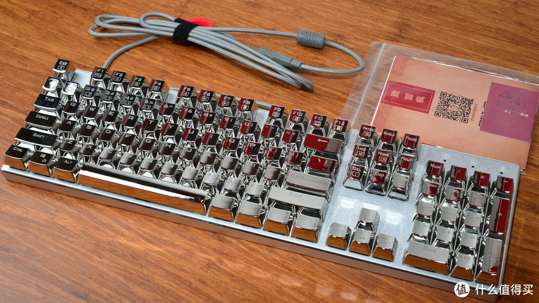 一把就瞎眼 — ThundeRobot 雷神 白幽灵K75C 青轴 机械键盘 开箱