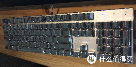 一把就瞎眼 — ThundeRobot 雷神 白幽灵K75C 青轴 机械键盘 开箱