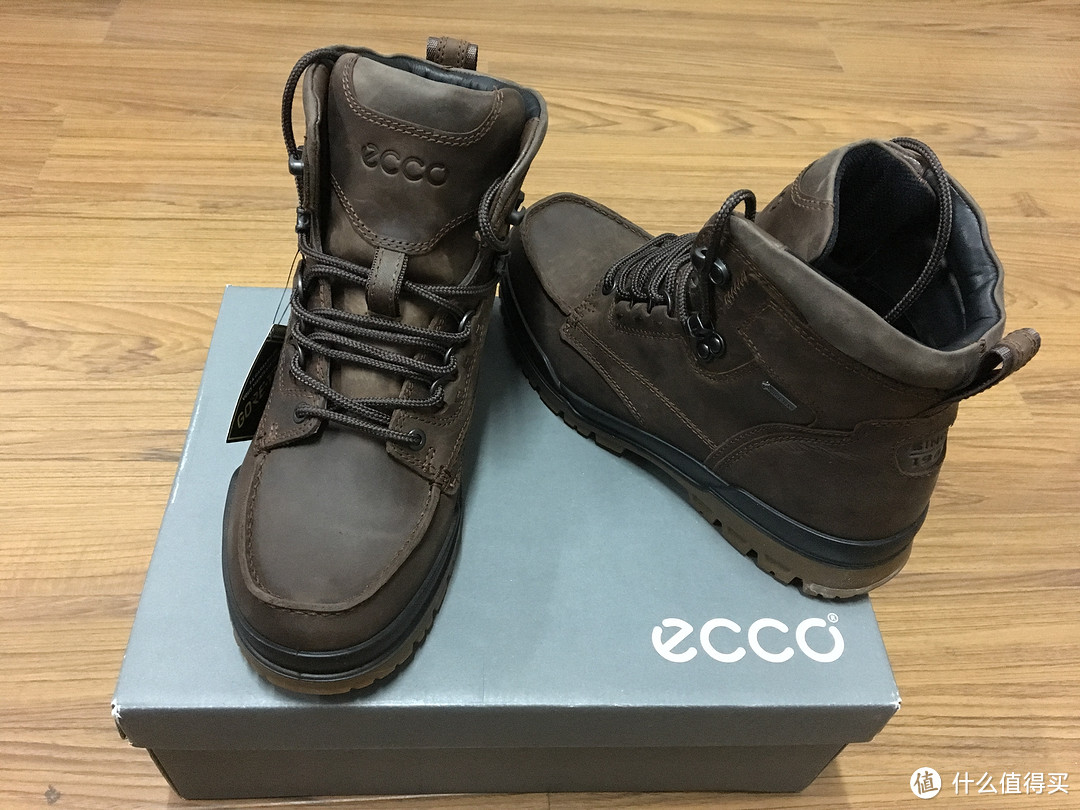 粗犷的外形掩饰不了少女般的内芯——ecco 爱步 Track 6 Gore-Tex 户外徒步鞋