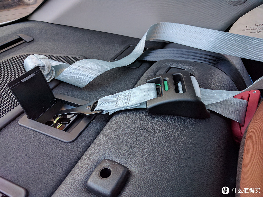 右侧旧版固定latch接口