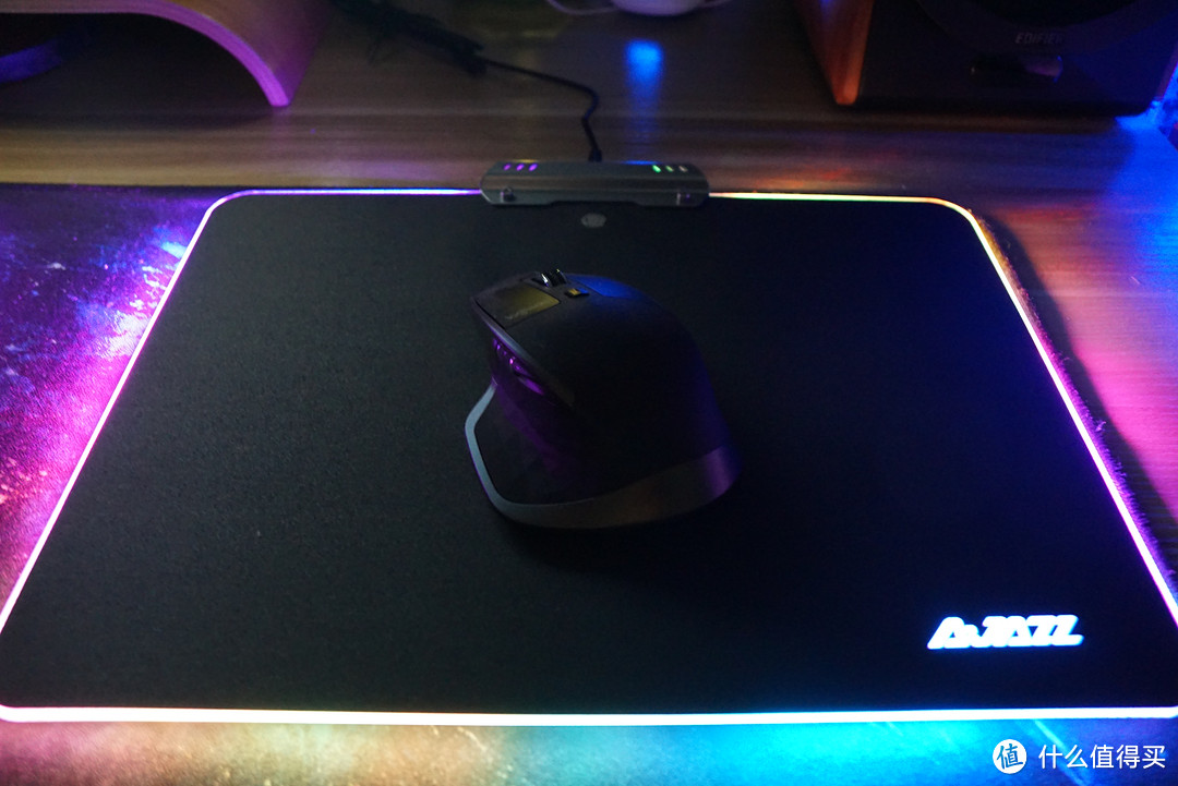 瑕不掩瑜，值得入手--------【轻众测】AJAZZ黑爵 Pad RGB 游戏发光 鼠标垫