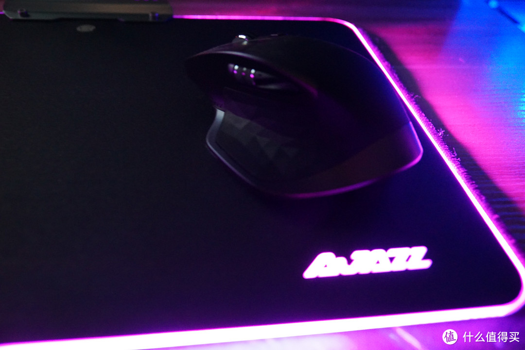 瑕不掩瑜，值得入手--------【轻众测】AJAZZ黑爵 Pad RGB 游戏发光 鼠标垫