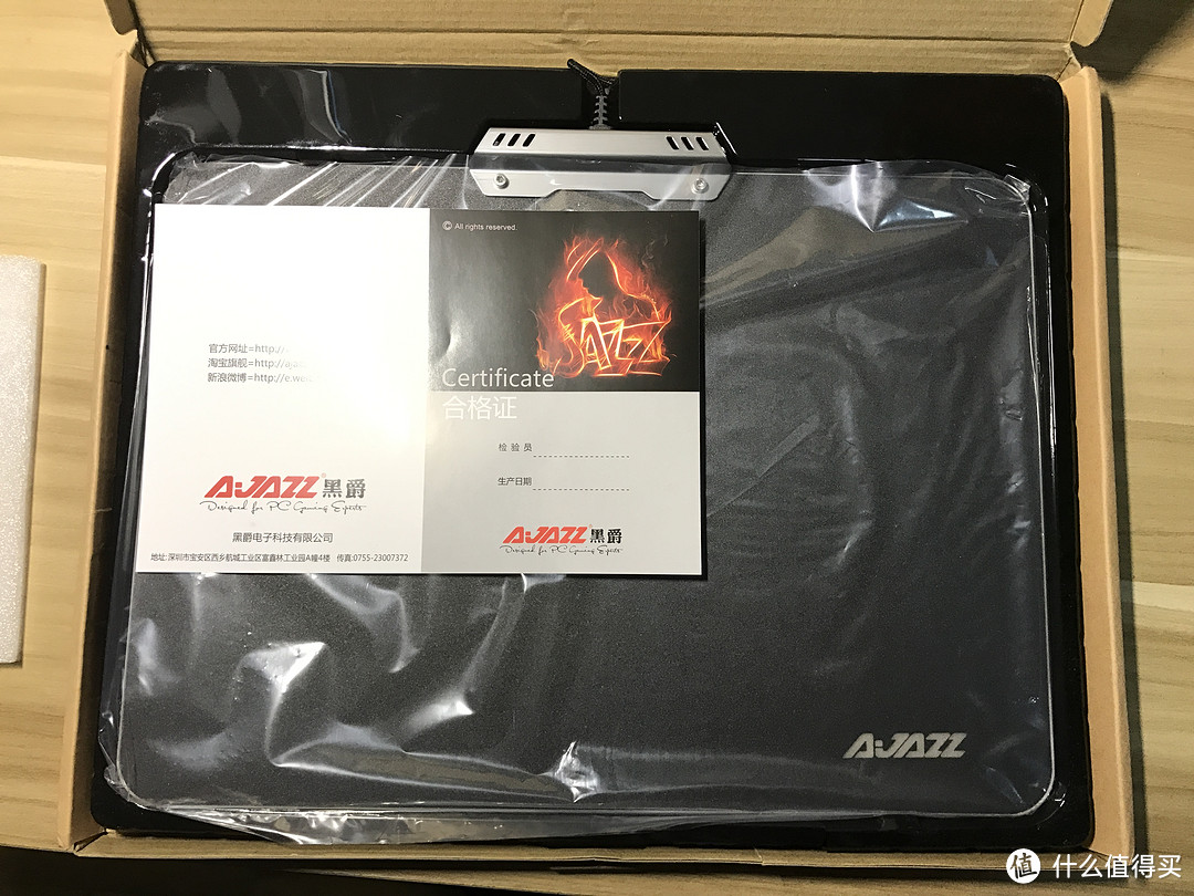 瑕不掩瑜，值得入手--------【轻众测】AJAZZ黑爵 Pad RGB 游戏发光 鼠标垫