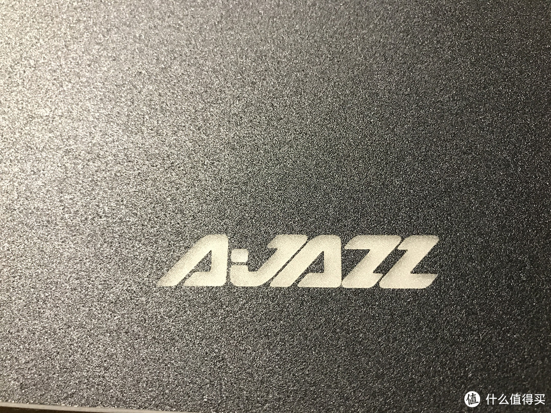 瑕不掩瑜，值得入手--------【轻众测】AJAZZ黑爵 Pad RGB 游戏发光 鼠标垫