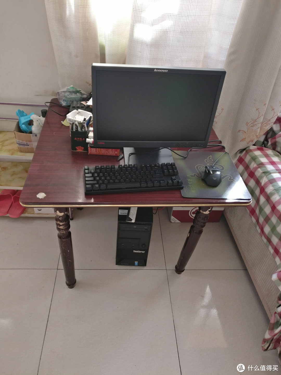 高帅富的电脑和电脑桌，一桌一世界啊！