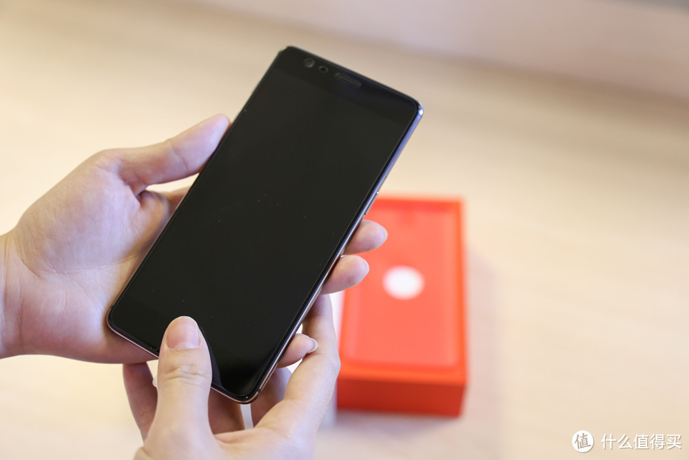 外媒眼中的2016十佳手机之一，它的升级版完美吗？OnePlus 一加 3T 开箱简评