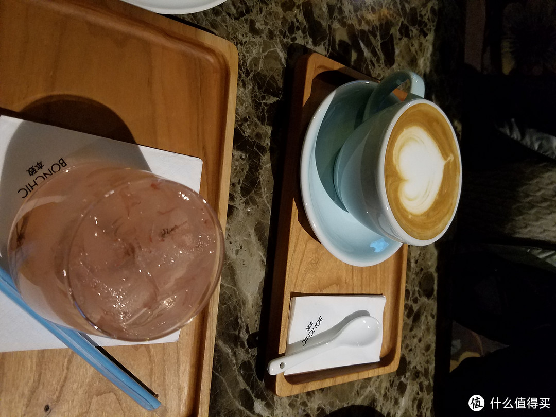榛果咖啡以及“富士山下”，樱花+荔枝酱+气泡水的感觉