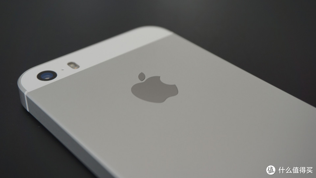 Apple 苹果 iPhone SE 满足美女同事换机要求——高颜值、高性能、小尺寸