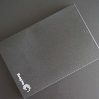 希捷 睿翼2TB 移动硬盘外观细节(材质|指示灯|接口|厚度)