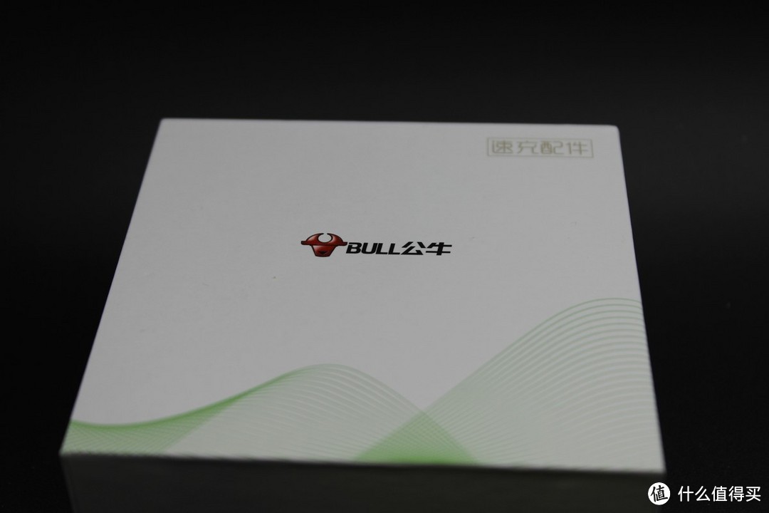 高颜值金属车充 — BULL 公牛 GN-U118C 金属车载充电器 开箱评测