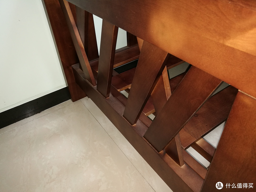 小户型客厅实木家具：沙发、茶几、电视柜三件套