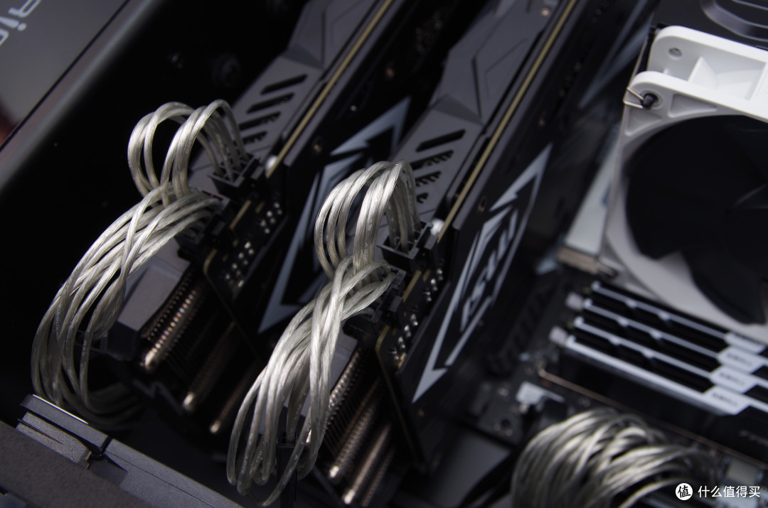 黑白美人 — 打造I7 7700K GTX1070SLI NvmeRAID0 平台装机SHOW
