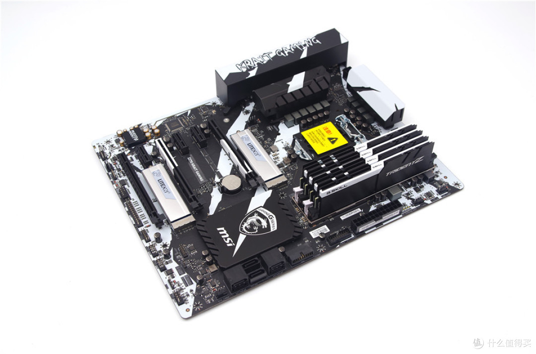 黑白美人 — 打造I7 7700K GTX1070SLI NvmeRAID0 平台装机SHOW