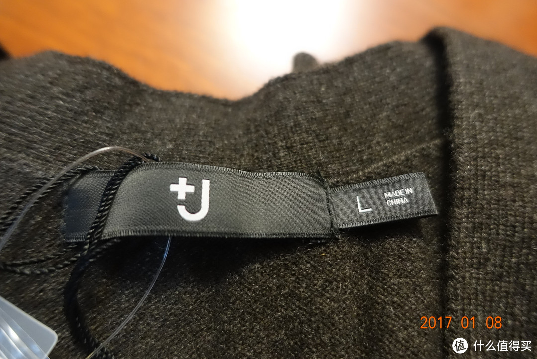 我怀恋的——UNIQLO (+J)男士羊绒混纺V领开衫