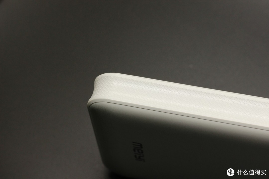 三进三出无压力——MEIYI 美逸 20000mAh 三输入 支持QC3.0/2.0双向快充 LCD屏显 开箱评测