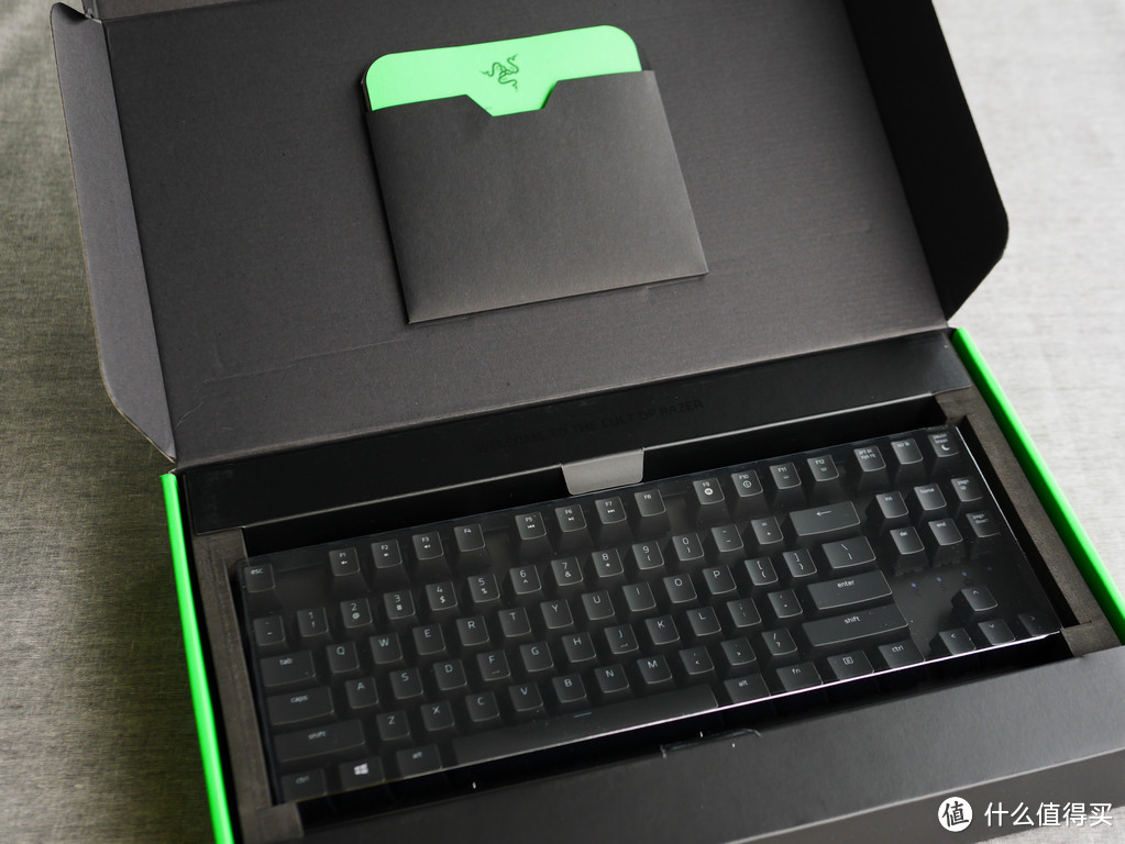 初触灯厂 Razer 雷蛇黑寡妇蜘蛛竞技幻彩版RGB机械键盘开箱体验