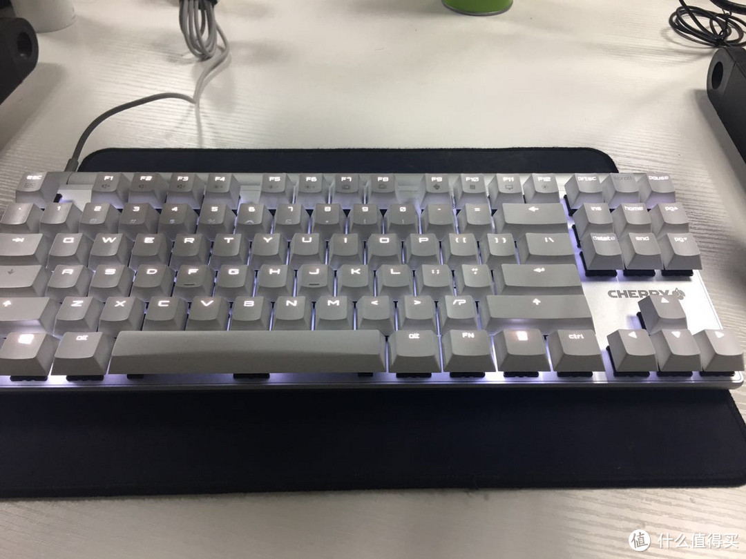 爱不释手的生日礼物 — CHERRY MX BOARD 8.0 机械键盘