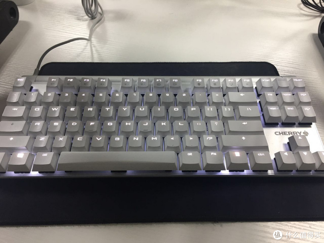 爱不释手的生日礼物 — CHERRY MX BOARD 8.0 机械键盘