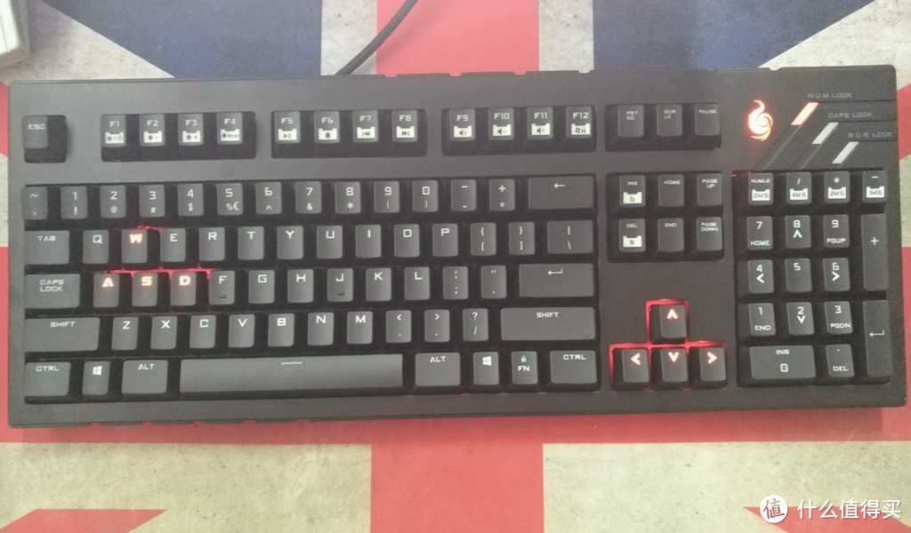 再拔一根草 — COOLERMASTER 酷冷至尊 烈焰枪旗舰版 红轴机械键盘 开箱