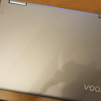 联想 YOGA710 触控笔记本外观展示(喇叭孔|散热孔|防滑垫|键盘|电源接口)